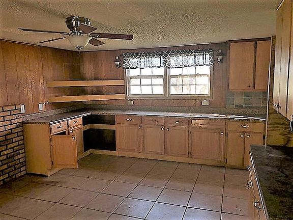 5th image of 716 Pebble Dr