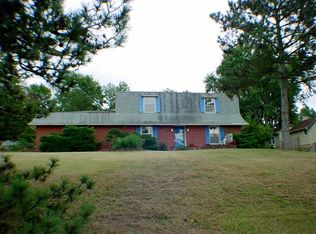 3940 SW Chelmsford Rd, Topeka, KS 66610