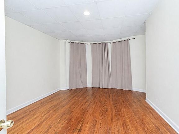 2nd image of 380 Saint Marks Pl Floor 1