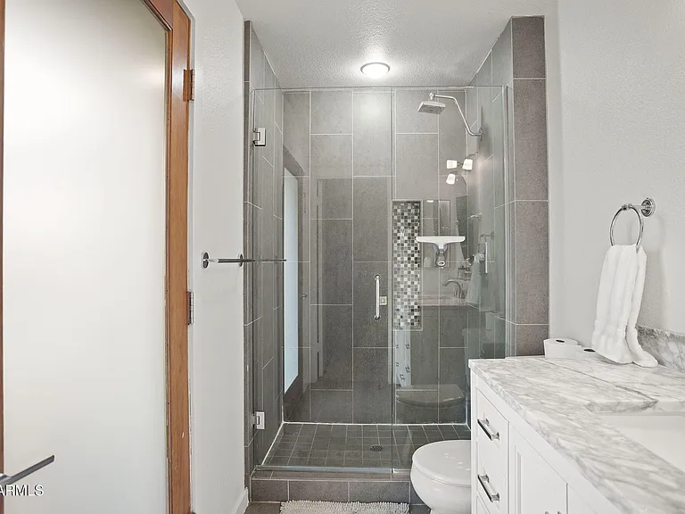 3141 E Sierra St — Photo 24
