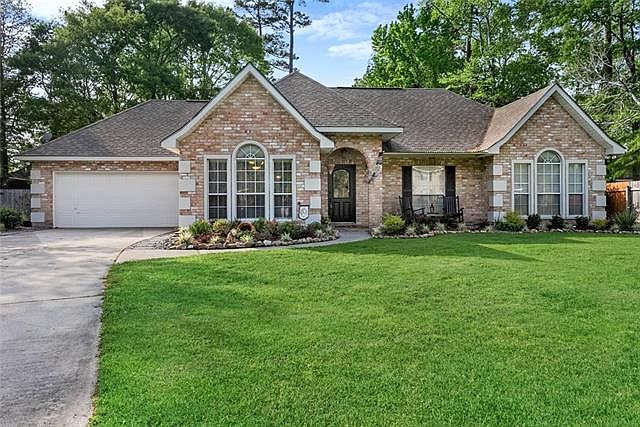 1st image of 121 Madewood Dr