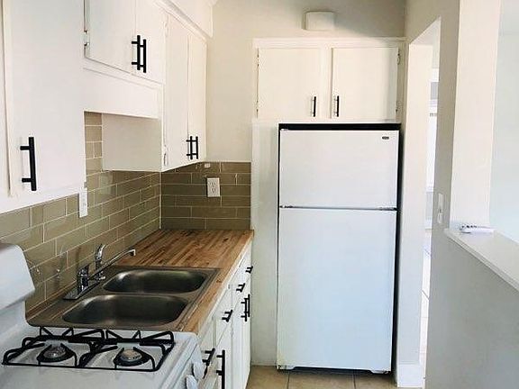 3rd image of 328 20th Ave S #1