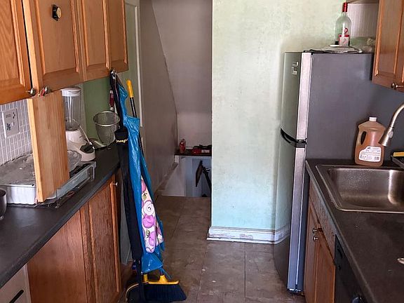 4th image of 3017 Brighton St