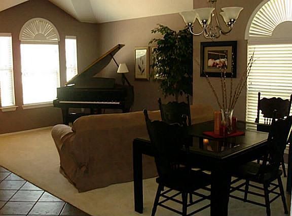5th image of 3913 Miramar Dr