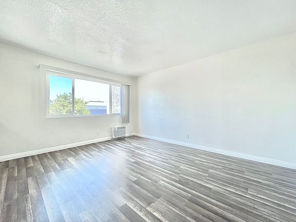 4th image of 3360 W Lincoln Ave #410