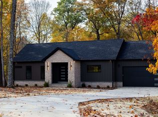 1304 Burns Rd, Radcliff, KY 40160