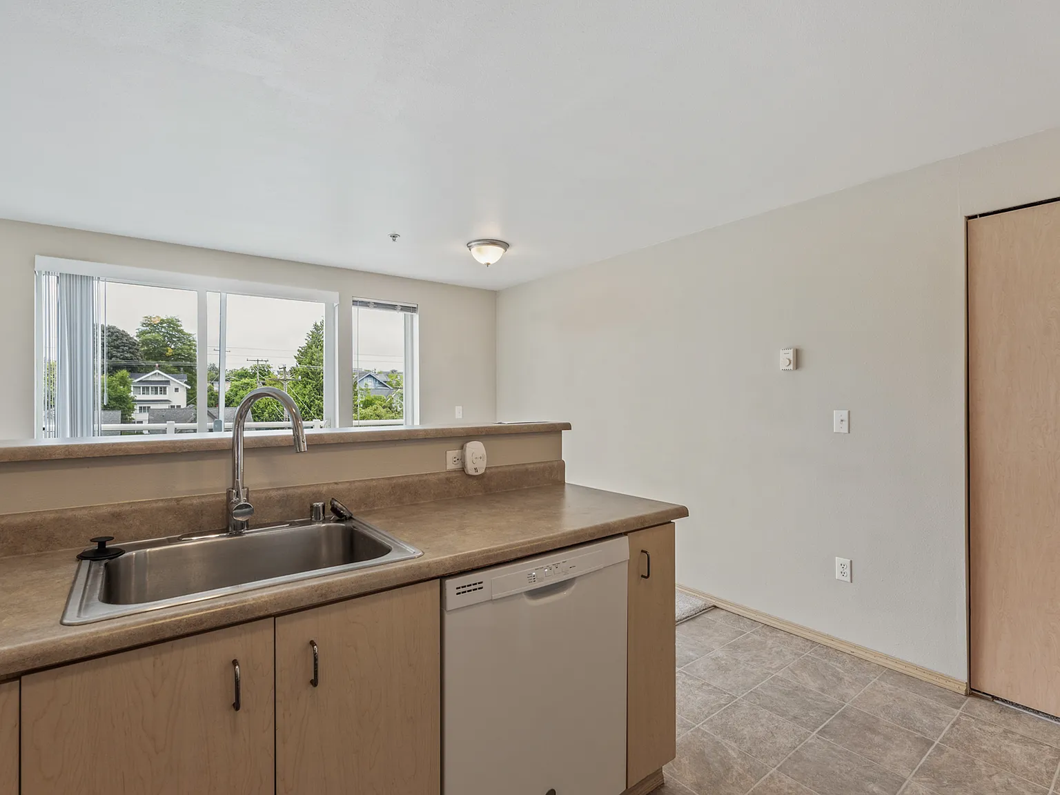 5200 Roosevelt Way NE, Seattle - 403 — Photo 4