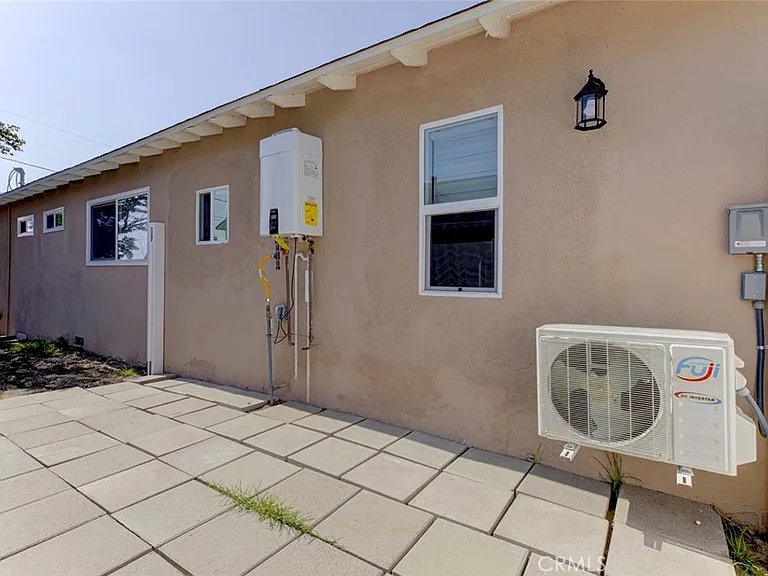 10933 Nassau Ave — Photo 10