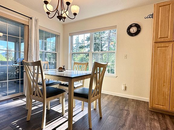 5th image of 12 River Falls Dr