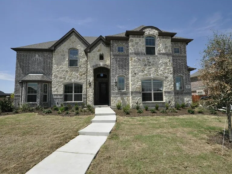 600 Falcon Dr — Photo 1