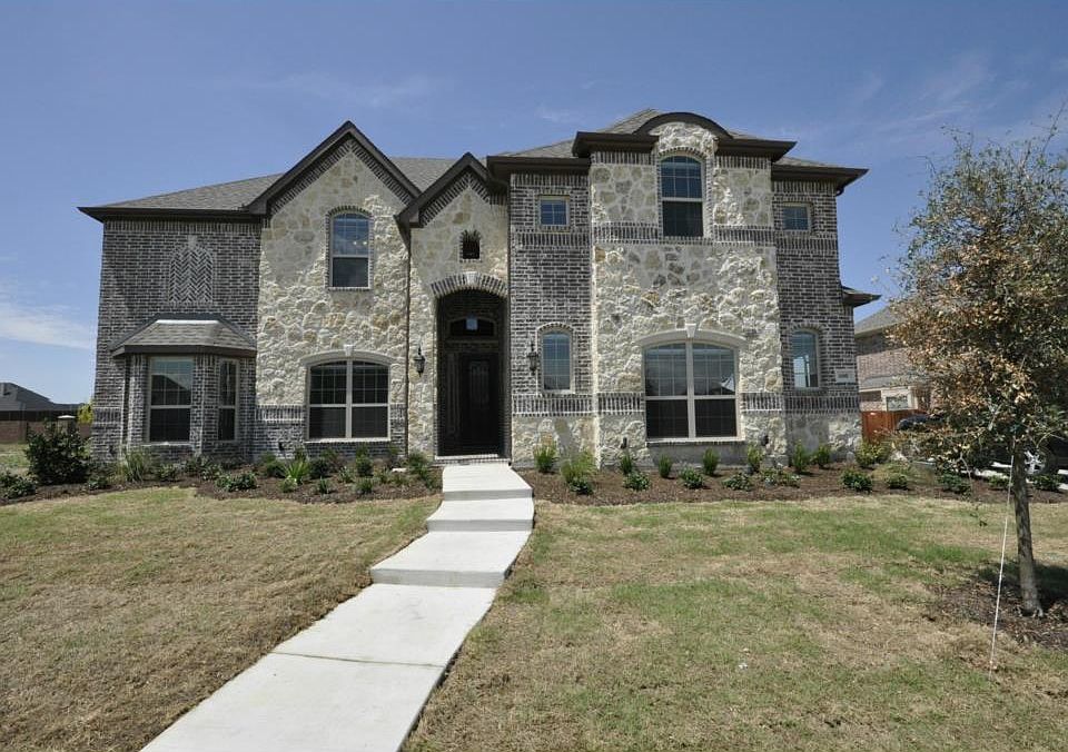 1st image of 600 Falcon Dr