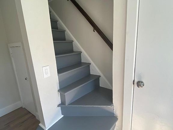 4th image of 323 Rutherford Ave #2