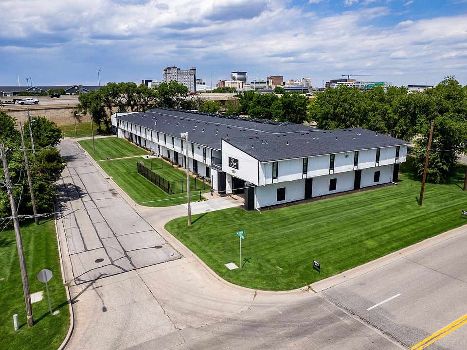 1st image of 425 W Taft St #550-39