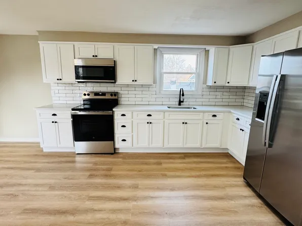 5 Walnut St #2, West Haven, CT 06516