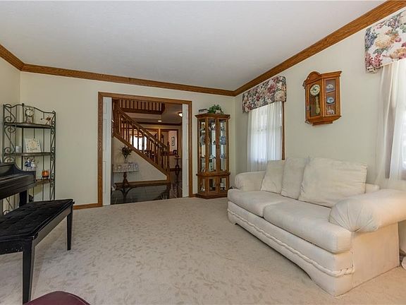 5th image of 4483 Whitehall Dr