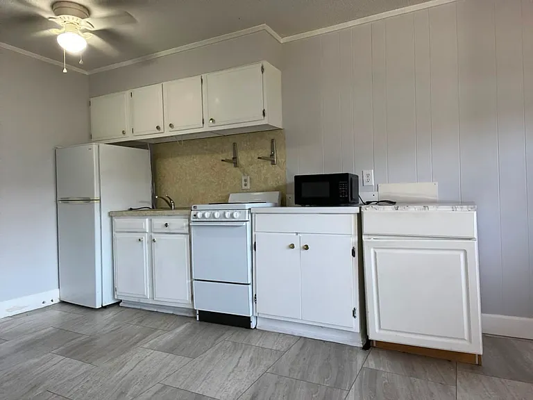 818 Bay St #3 — Photo 6