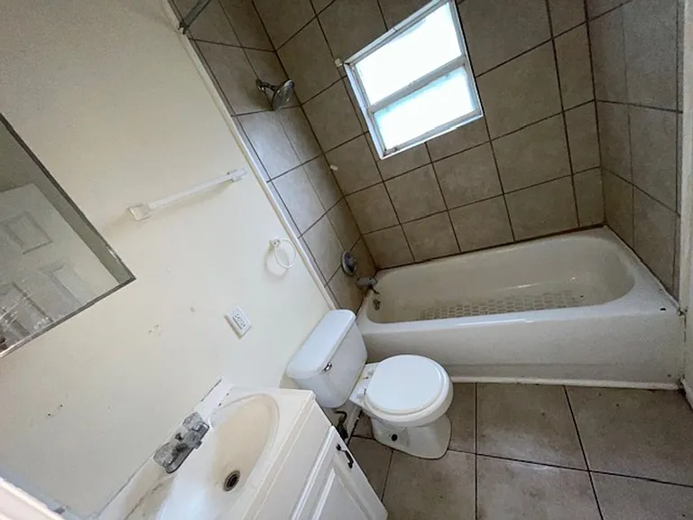 1703 McCarthy Ave — Photo 6