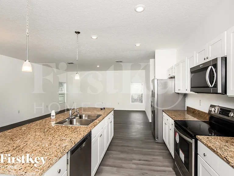 1021 Locust Ave NW — Photo 6