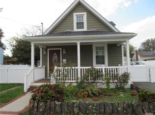 171 Sylvester St, Westbury, NY 11590