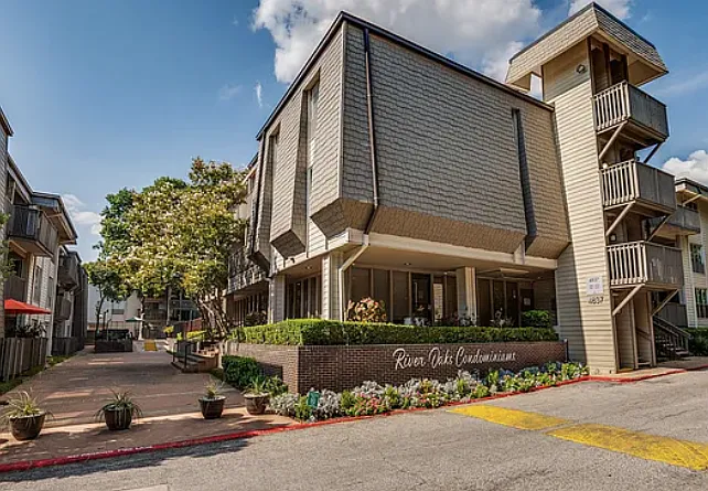 Clubhouse of complex (River Oaks)