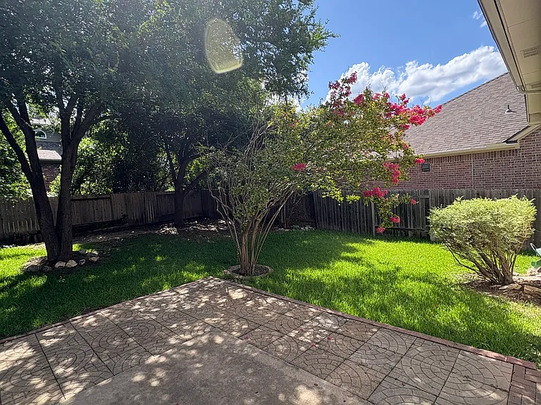 207 Kettleman Ln N — Photo 40