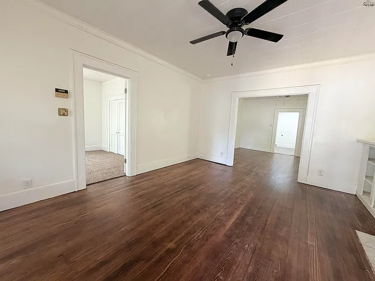 2115 Avenue F — Photo 4
