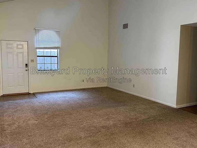 3004 Charlinda St — Photo 4