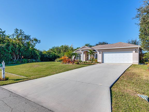 2nd image of 272 SW South Quick Cir
