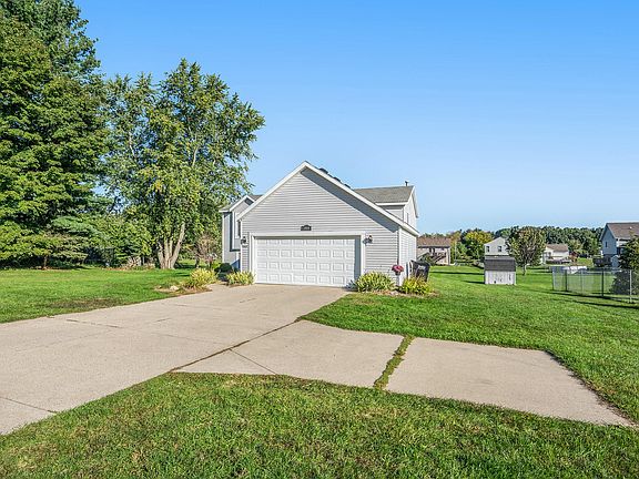3rd image of 6969 Pine Island Dr NE
