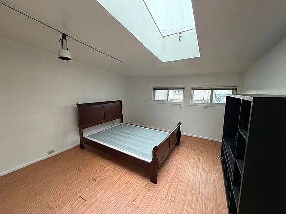5th image of 2572 E 54th Ave