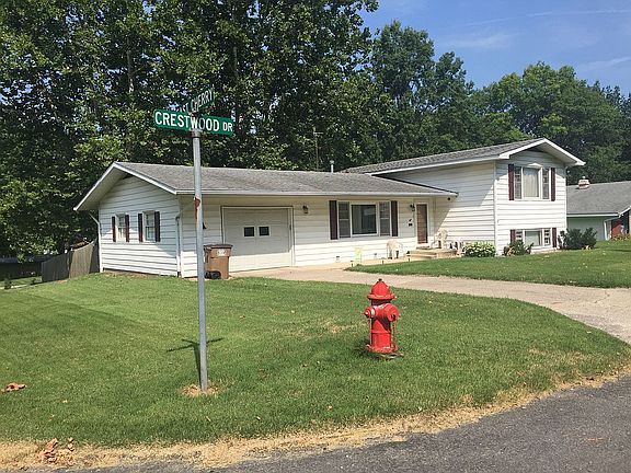 3rd image of 8 Crestwood Dr