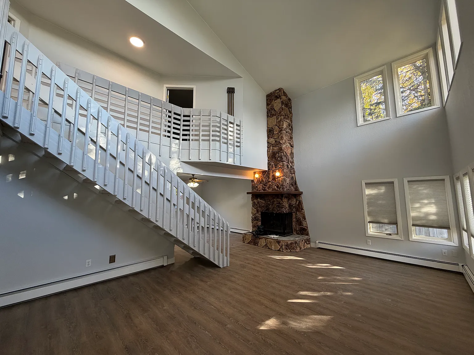 3 bed, 2.5 bath, 2300 sqft, $3,800 — Photo 3