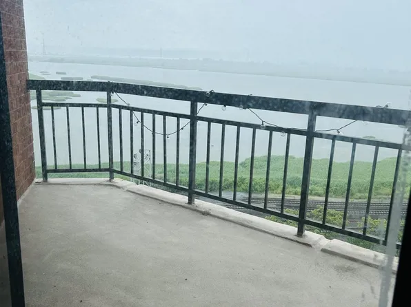 1040 Harmon Cove Tower image 13 of 15