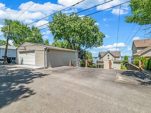 3rd image of 4018 Pitzen Rd