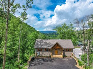 311 Sterling Dr, Gatlinburg, TN 37738