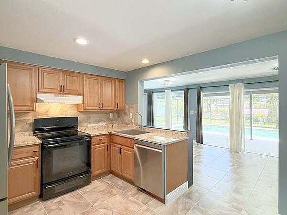 5th image of 2055 Hyatt Dr