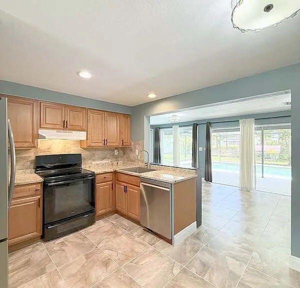 2055 Hyatt Dr — Photo 5