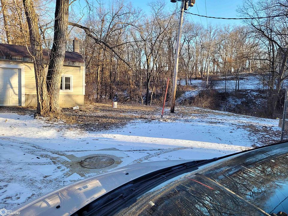 2nd image of 542 Indian Trail Rd