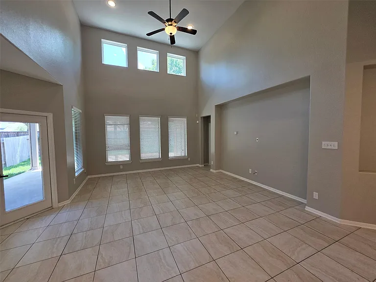 4427 Garden Ridge Ct — Photo 15