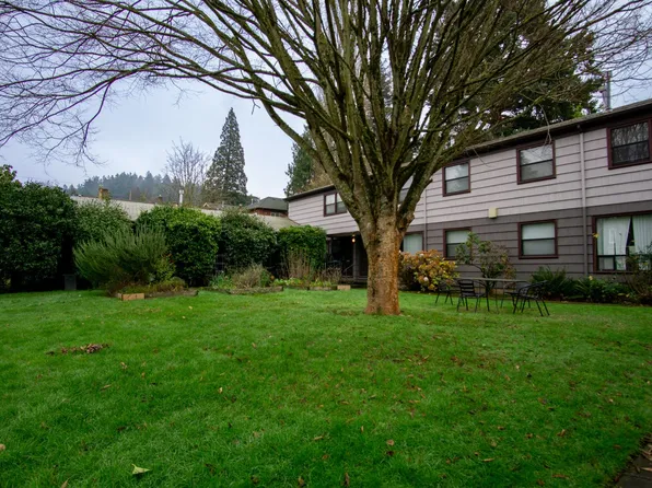 301 - Lolita Rose, 5802 SE Belmont St APT 10, Portland, OR 97215