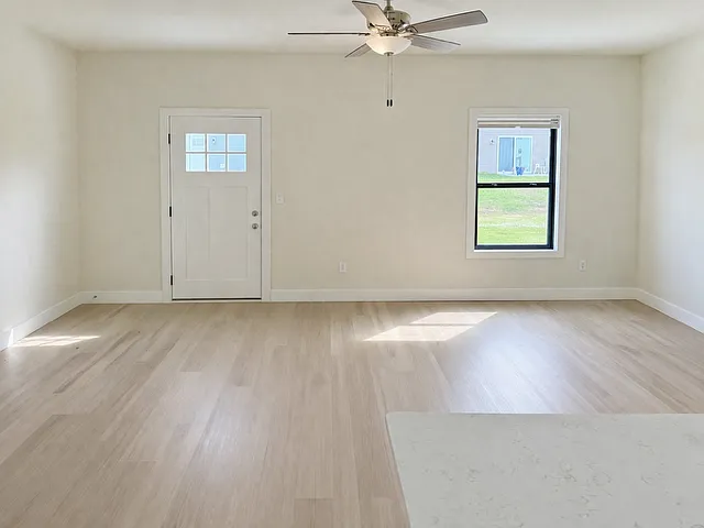 3 bed, 2.5 bath, 1500 sqft, $1,500 — Photo 3