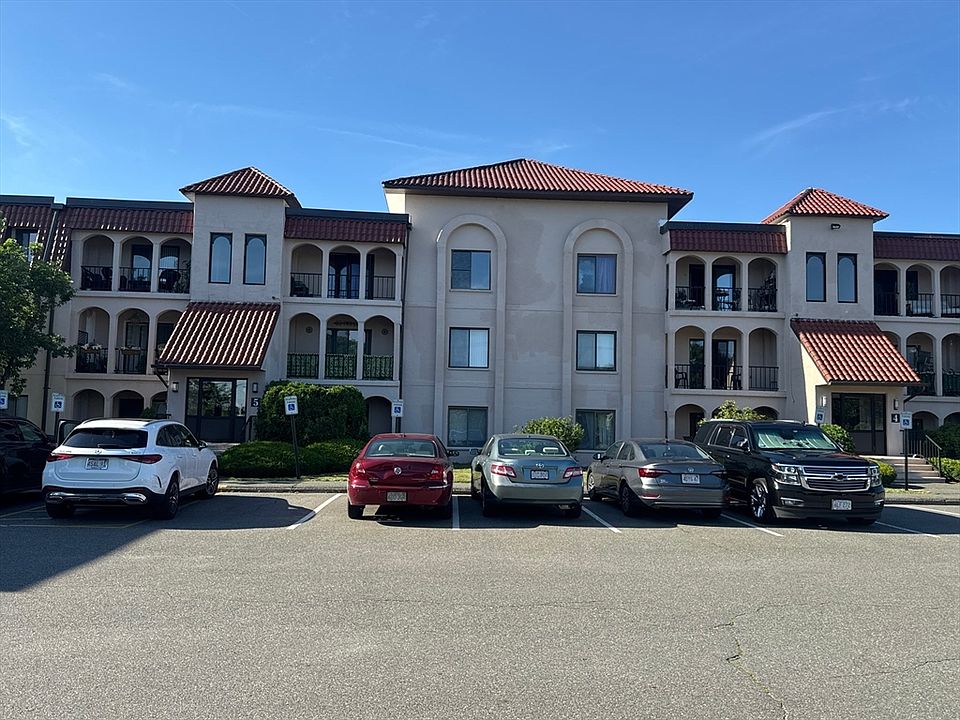 1st image of 685 Oak St #5-12