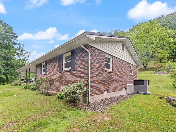 3rd image of 35 Rocky Hill Cir