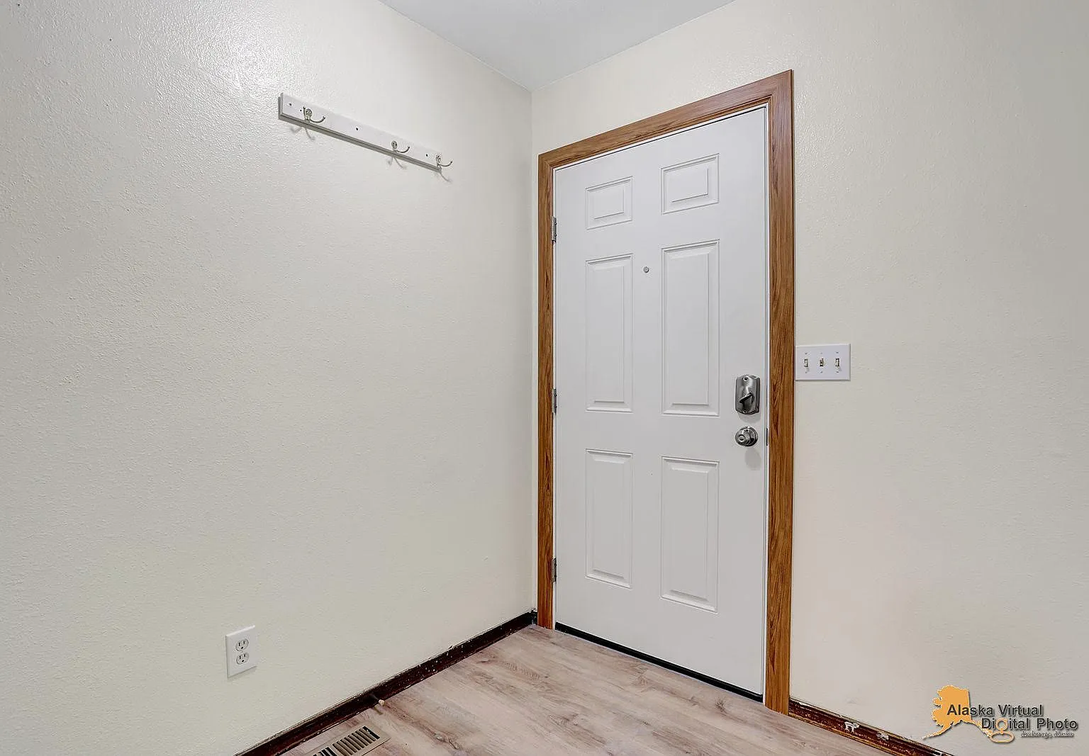 2 bed, 800 sqft, $1,650 — Photo 1