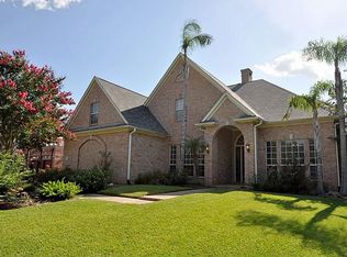 8 Regent Ct, Sugar Land, TX 77478