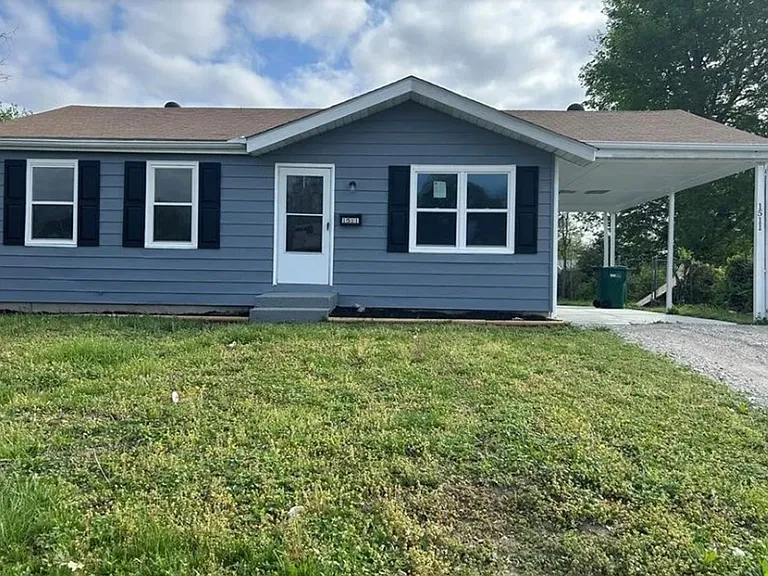 1511 Andrews Dr — Photo 1