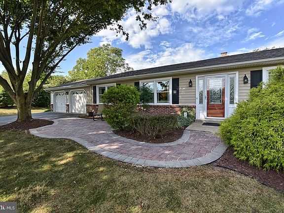 3rd image of 3316 Lowell Ln