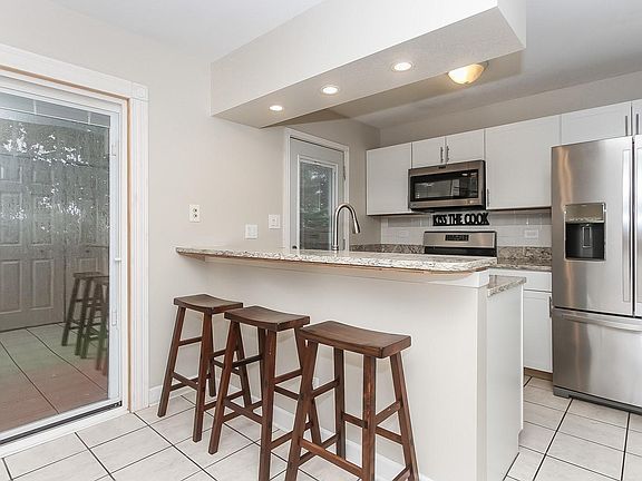 5th image of 1567 N Gatewood Ave #1