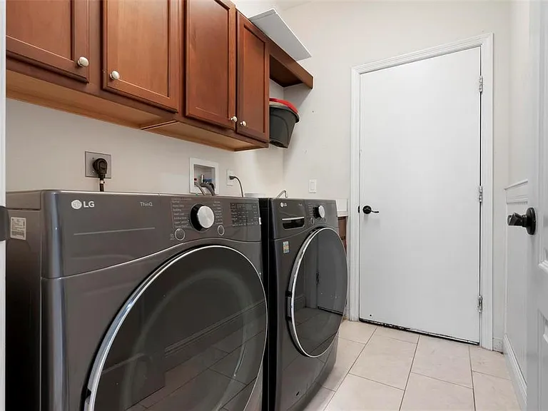 404 Golden Harbour Trl — Photo 32
