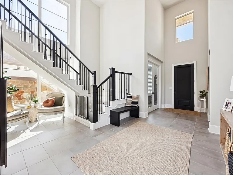 476 Anfield Cir — Photo 3